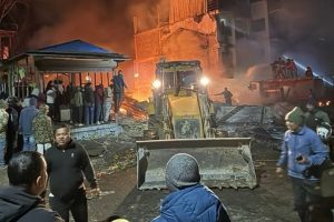 खाना पकाउने ग्यासबाट सल्किएको आगोले खोटाङको हलेसीका तीन घरमा क्षति