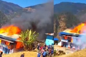विद्युत सर्ट भएर लिखुपिके गाउँपालिका कार्यालय भवनमा आगलागी, ग्याँस सिलिण्डर फड्किएर सवै ध्वस्त