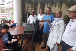 महानगरद्वारा पशुपालक कृषक समूहलाई च्याप कटर वितरण
