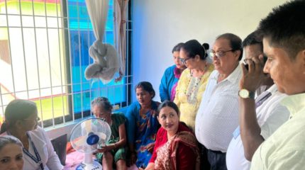 विराटनगर ८ का जेष्ठ नागरिक स्वास्थ्य अवस्था बुझ्दै जनप्रतिनिधि