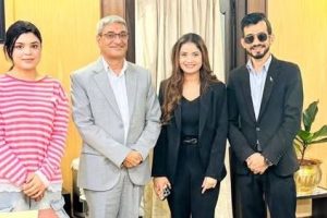 गायिका एलिना र समिक्षाले भेटे गृह मन्त्री, भेट पछि यसाे भन्छिन एलिना