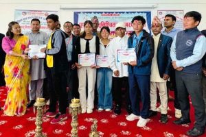 हलेसी तुवाचुङमा नगरमा उत्कृष्ट हुने विद्यार्थी तथा विद्यालयलाई नगद पुरस्कार